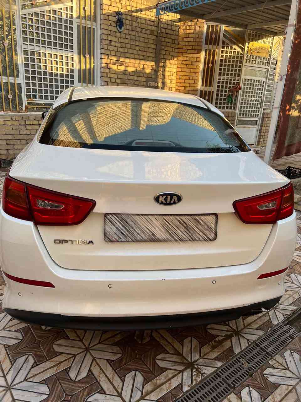 السلام عليكم  للبيع كيا اوبتيما خليجي موديل(2015) رقم انكليزي هزه جديده بسمي تحويل مباشر سياره مكفوله ماعدا هلال الجاملغ الخلفي الايسر والباقي السياره مكفوله من الضربه والتبديل ماشيه 174 حقيقي محرك 2000 دوش ويل كروم 16 المكان ذي قار الشطره مكلف با النشر 
الاستفسار يتصل ***********
