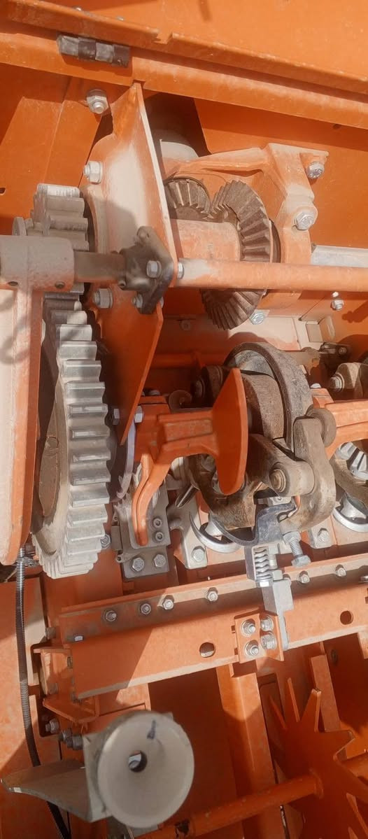 للبيع كابسة مؤسسة جديد زيرو حجم طبلة 65  ***********
