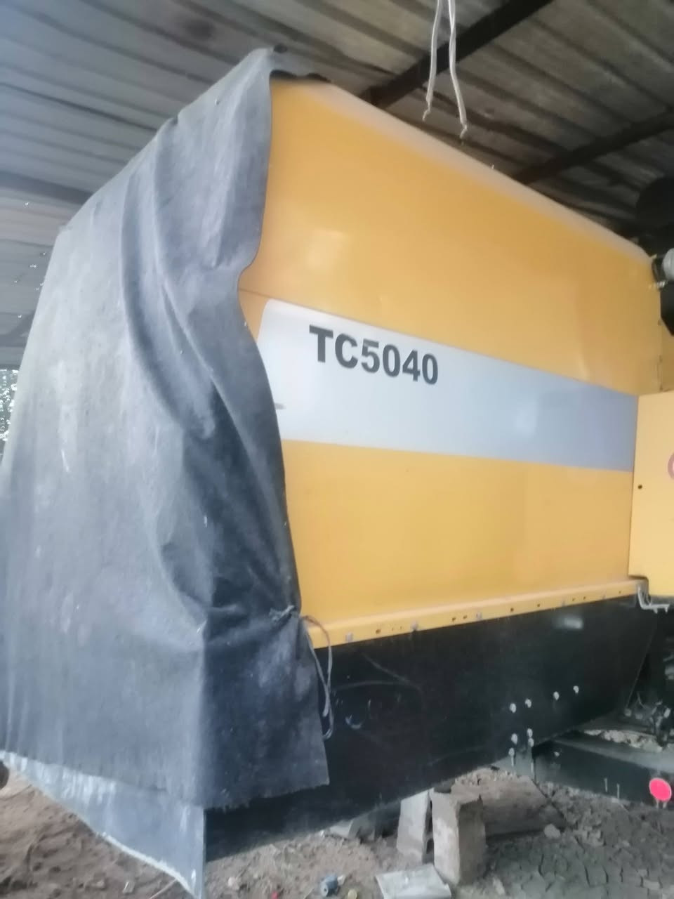 سلام عليكم البيع حاصوده موديل ٢٠١٧ جديده كله على وضع الشركة مشتغله ١٥٠٠ ساعه الاستفسار ***********
