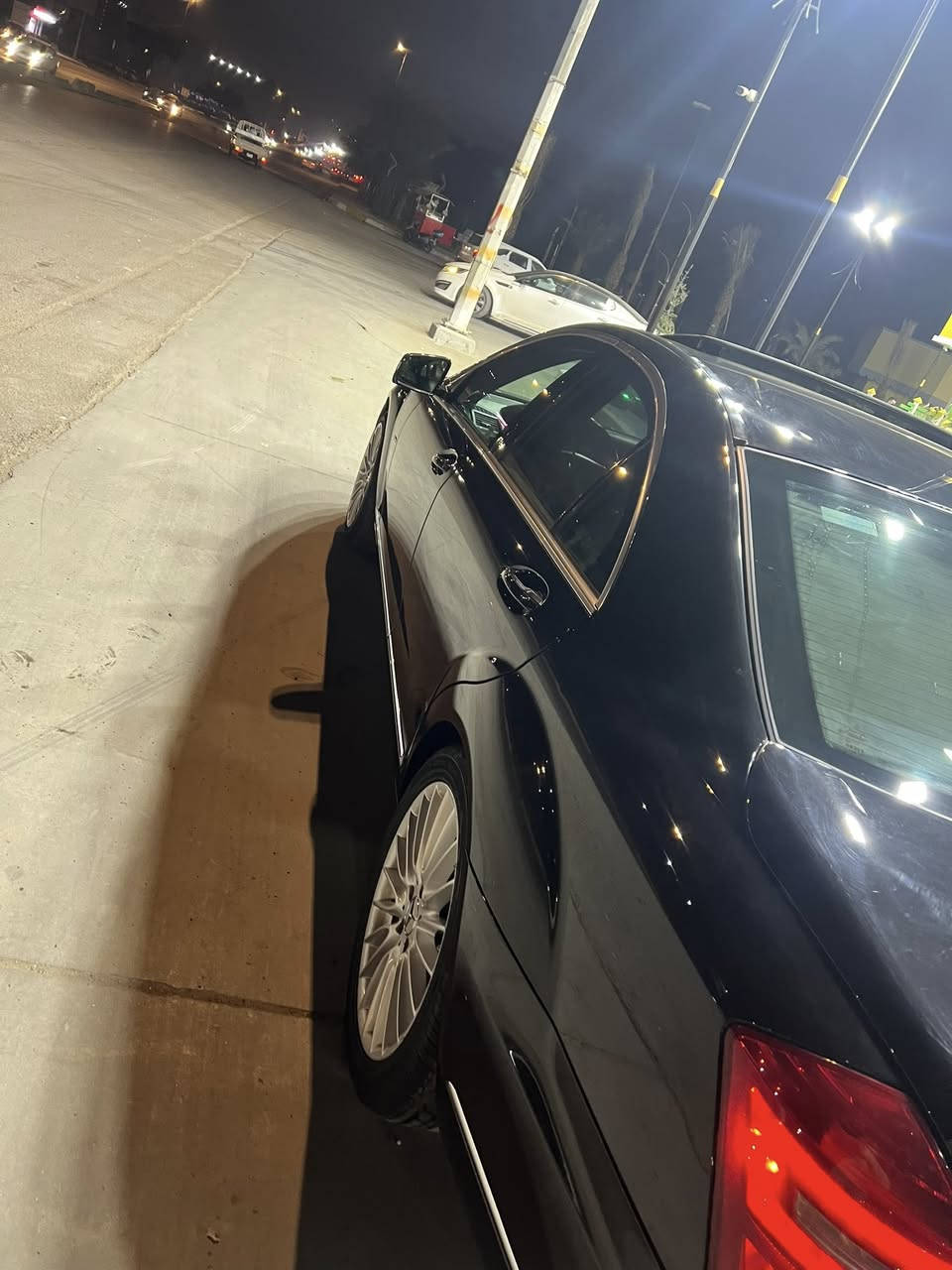 سلام عليكم 
سياره مارسدس موديل 2012
خليجي حجم 350 S 
كفاله عامه تخم تاير 
جكات صدر امامي و خلفي 
تبريد 2 قطع 
فتحه بصمه تحكمات 
فول مواصفات 1/1 
كير ومحرك كفاله 
6 سلندر رقم شمالي 
مكان السيارة بغداد البلديات 
استفسار على رقم ***********
السعر 245 وبيه مجال
