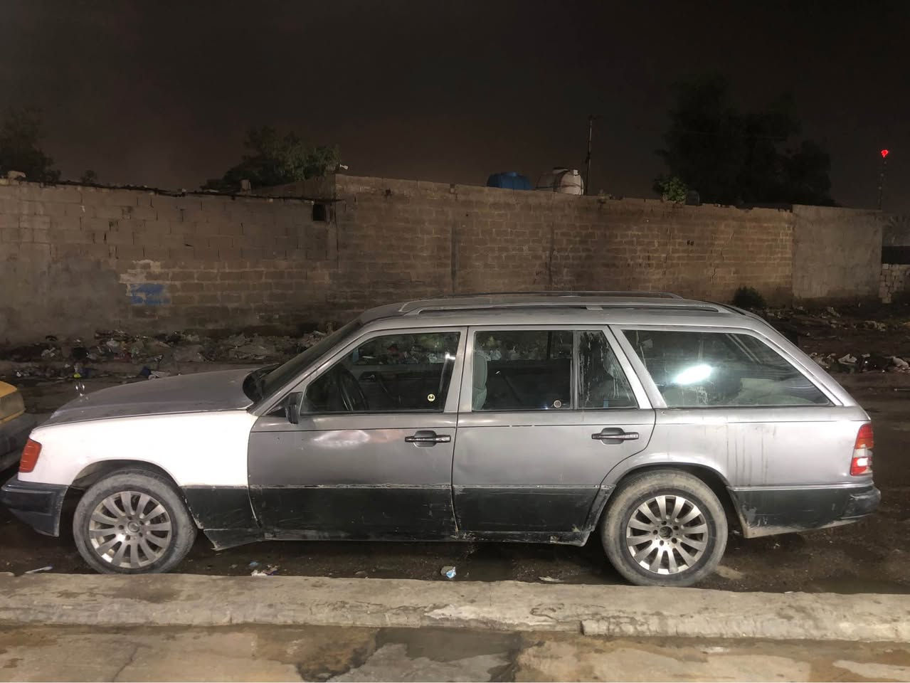 مكينه وكير محور بطه كاردن خلفي جديد شيال جديد السياره صارت مشيها ناعمه وحلوه

السياره هاي حالتها مثل ما موضح بالصوره يحتاجلها ترتيب دواخل ونقوصات شويه بالخارج والمكينه نضيفه مابيها مشاكل ميكانيكية 

مكانها بغداد البلديات نهاية شارع المصرف

للتواصل *********** بغداد, العراق
