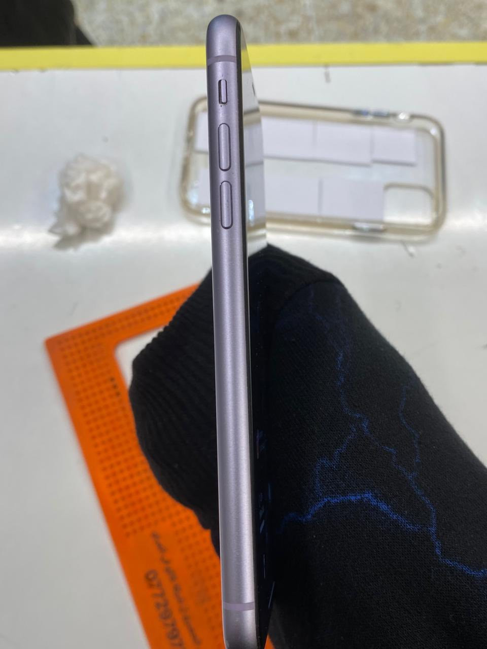 سلام عليكم ايفون 11 عادي للبيع
الموبايل مثل ما موضح بالصورة
ما مفتوح
ذاكرة 128
بطارية 73
المشكلة الوحيدة الظهر مكسور
السعر 300 وبي مجال 
الرقم واتساب فقط 
***********
