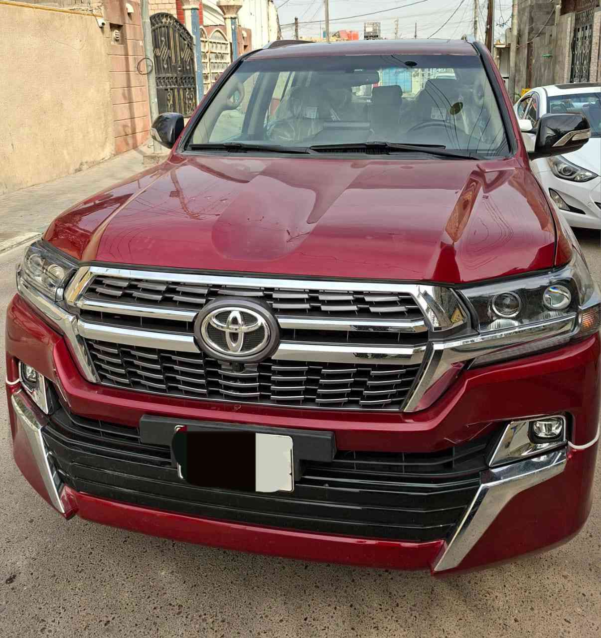 سلام عليكم 
لاندكروز دخول جديد السياره اصل 2010 محدث 2021 داخل وخارج تحديث اصلي شغل درجه اولى الون بلادي شرط السياره كفاله من الضربه والصبغ سابقاً 
مكان السياره:البصره 
علماً ان السياره بلا لوحات 
السعر : اتصال 
***********
