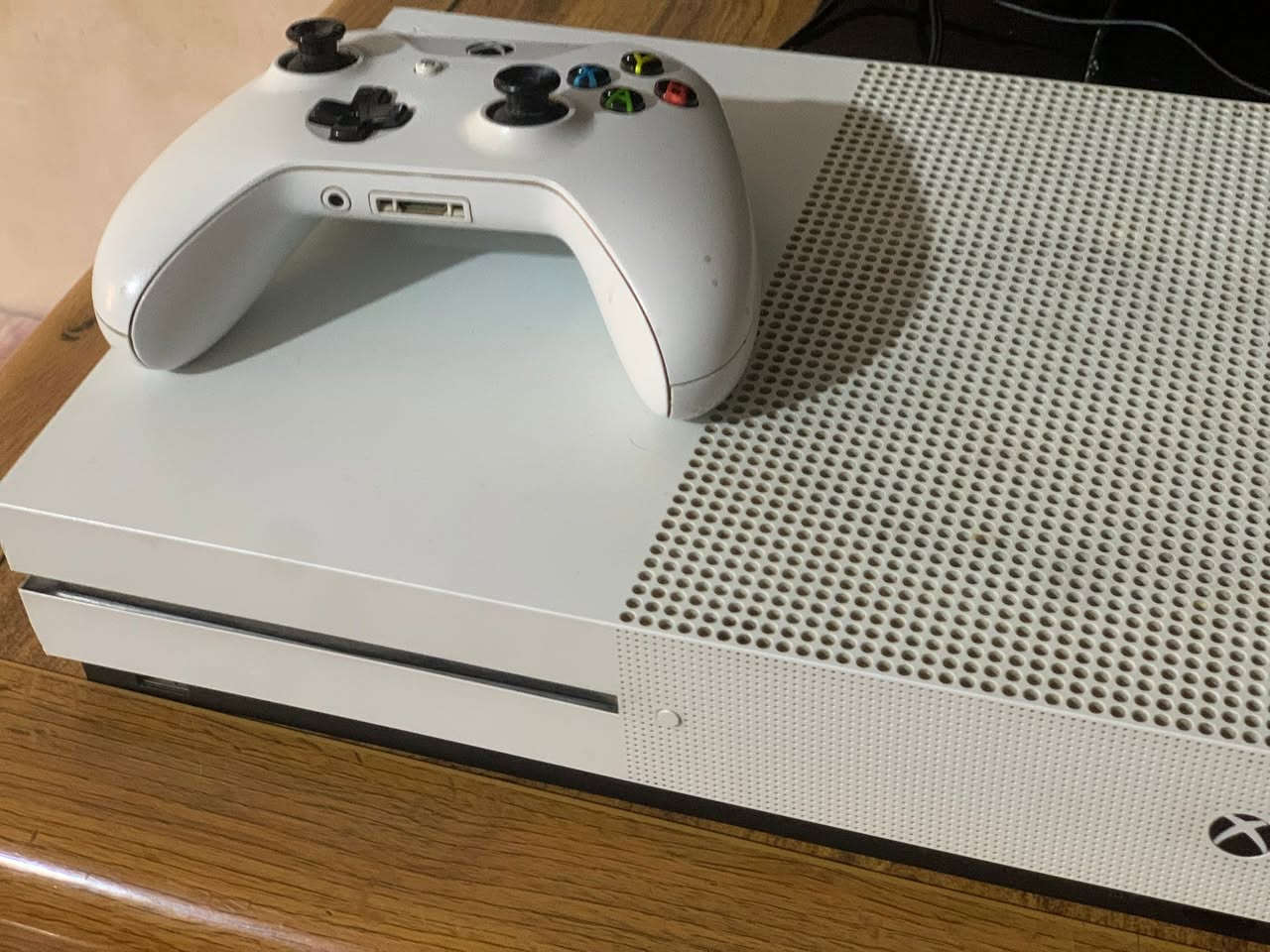 اكس بوكس ون إس للبيع جهاز نضيف وكآمل ملحقات ويا يده الاصليه وبي ألعاب حلوه مثل gta و fc25 مابي كيم باس السعر 175 وبي مجال الشراي يجي خاص


**إذا كنت صاحب هذا الإعلان وتريد حذفه لأي سبب، رجاءا أرسل رسالة إلى الدعم الفني**