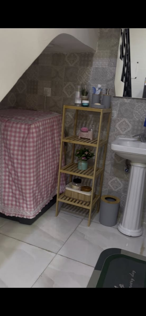 مرحبا بيت مساحته 50 متر الواجهة 5 النزال 10
صاله ومطبخ وصحيات والطابق الثاني بي غرفتين
 الدورة البعيثة
للبيع  العدل الثالث شارع مفتوح موقع مميز شارع عريض تنازل شركة القلعة البيضاء بسعر مناسب للتواصل مع هذا الرقم ***********
