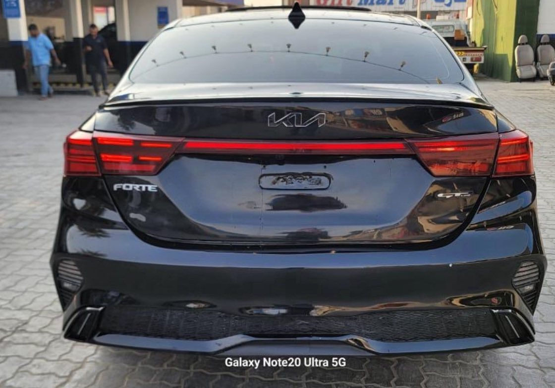 السلام عليكم
كيا فورتي GT LINE 2024

رقم بغداد  أعلى فئة بال GT Line

المواصفات

فتحة سقف

سستم سماعات harmn kardon 

شحن وايرليس

تشغيل عن بعد

تحكمات ستيرن 

تحديد مسار

رادار جانبي 

بصمة تشغيل مع بصمة ابواب 

كشنات جلد مع بصمة GT lineمع كشن السائق كهرباء +تبريد وتدفىة

قطعتين تبريد

لايت لد 

بك لايت لد 

توقف ذاتي

اضواء ترحيب عند الاقتراب

ستيرن رياضي حرف (D)

 ثلاث وضعيات قيادة Mode Drive (نورمل + سمارت + سبورت)

شاشة كبيرة  8 انج + GPS+ بوصله + كامره خلفية دواره 

محرك 2000 دوش المرغوب 

ماشيه 12 الف 

الضرر  موضح بالمنشور بجم كبس 

عنوان المثنى. السعر 165 بيها مجال للشراي
***********
