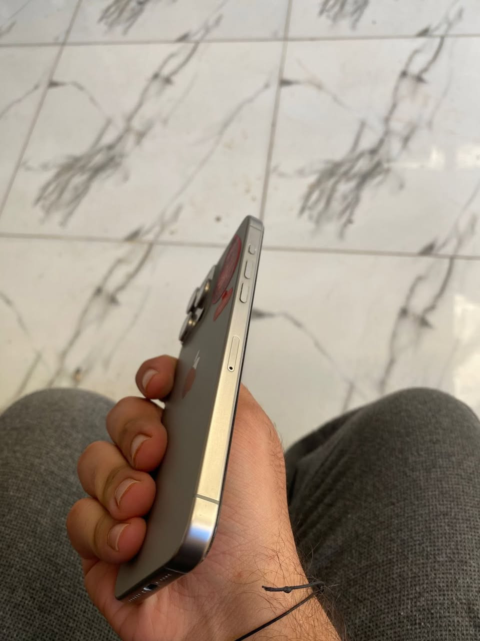 ايفون 15 برو ماكس لون تتانيوم  
شرق اوسط  اعلى نموذج مع جميع ملحقات الشركة*
• ايسم شريحه إلكترونية
ذاكرة 256 بطارية ٨٥ الجهاز لامفتوح ولا مصلح شرط النظافة  بالحاسبة كله نورمال بلادي الجهاز للبيع سعره 920 وبيه مجال مكاني الكوت *********** واتساب فقط .
