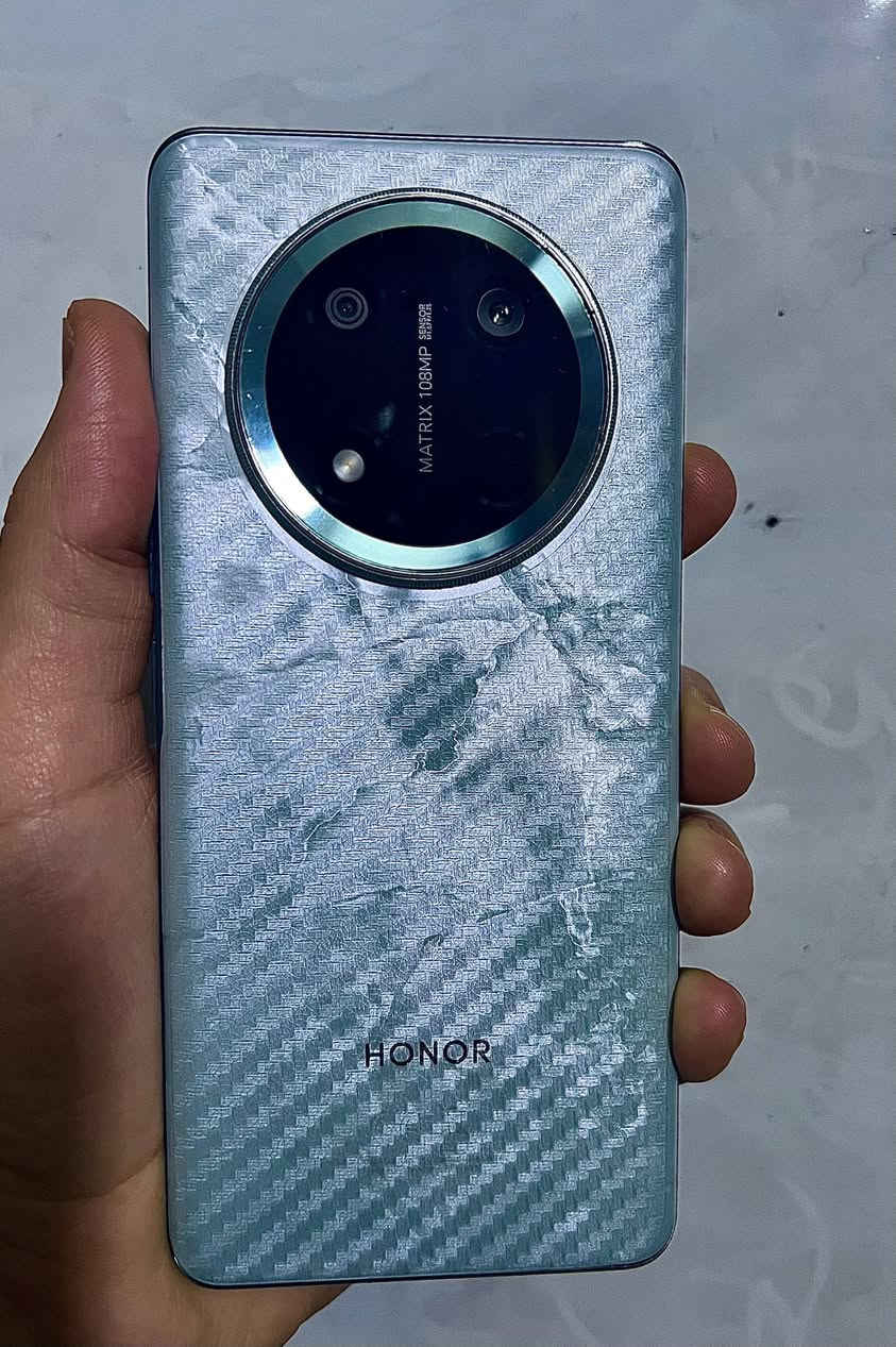 هـونـر اكـس 9 سـي ذاكــرة 256 ذاكره وصول العشوائي 12 جهاز نضيف كله شغال لا مفتوح ولا داخل صيانه فقط بية فطر ب الشاشه فقط
سعر 230 بية مجال قليل ***********
