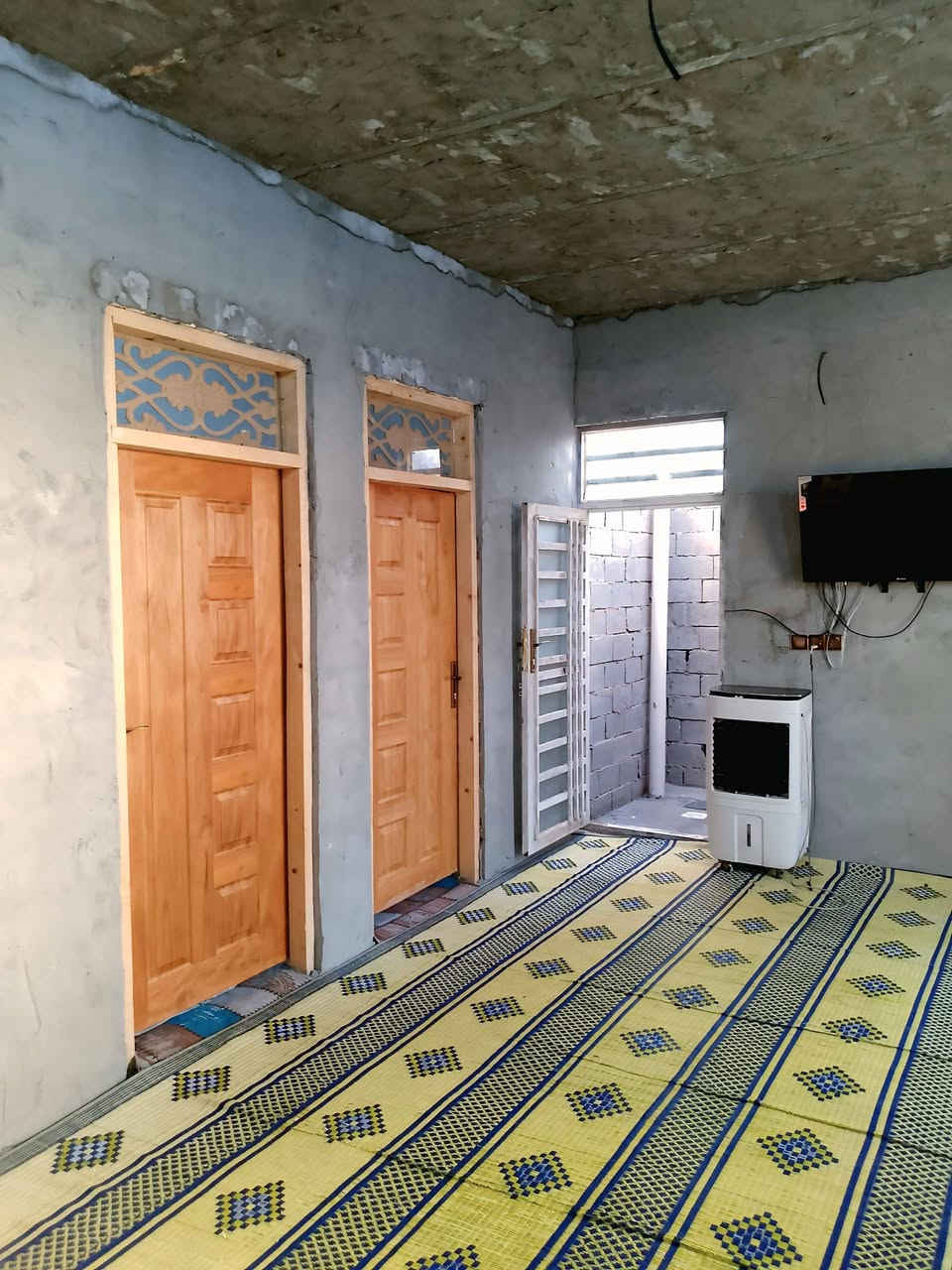 دار للبيع مساحه 200 غرفتين وصاله ومكشوفات 2 وصحيات داخليه و خارجيه تفاصيل البيت مثل ما موضحه بل تصوير مكانه الحولي الجديد يم مولده خضير جدوع للاستفسار ***********
