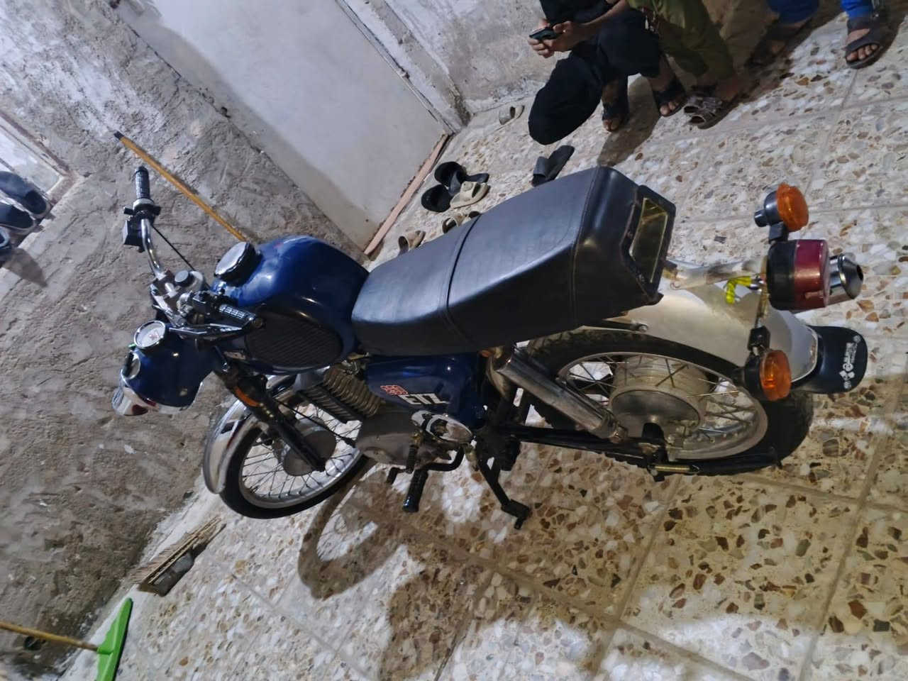 سلام عليكم دراجة MZ موديل 81 مواصفاتهة لحيم بس بل خشم و كصة 3 بدون اوراق سعر 850 الف المكان بغداد الحسينية الراشدية مسقط الشراي يتصل عل رقم ***********
