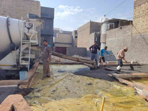 باشرت كوادر مكتب بابل الهندسي اليوم في منطقة البوبيات في محافظة كربلاء المقدسة بأعمال صبّ الأرضيّة بسُمك 10 سم وفق المواصفات الفنية والهندسية.
باشراف الاستشاري المهندس وسام السلطاني
✔️ حدل التربة بثلاث طبقات وبثلاث مراحل حدل متتالية للحصول على أفضل قوة تحمل.
✔️ تصفير التربة بواسطة جهاز الليفِل (Level) لضمان دقّة المناسيب قبل البدء بالأعمال.
✔️ فرش نايلون عازل للرطوبة لحماية الأساسات وزيادة عمر المنظومة الإنشائية.
✔️ الصبّ تم حسب الوزن والمواصفات القياسية مع متابعة وإشراف هندسي مباشر.

مكتب بابل الهندسي – الإسكندرية /شارع المحكمة /قرب المجسر الجديد
✅ نشتغل بدقّة… ونبني بثقة ✅
للتواصل
واتس اب / ***********
م احمد البدراني
