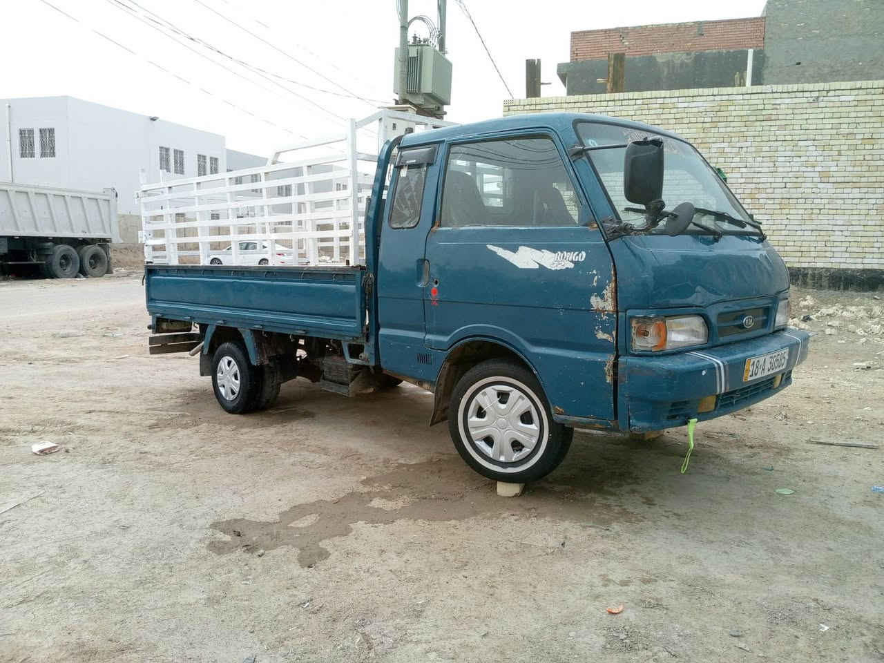 سلام عليكم كيه بنكو موديل 96رقم نكليزي تحويل ثاني يوم مصفره سنويه جديده سياره بلاديه مابيه لاصبغ ولاضربه محرك كير اكسن مكفولات حداديه جديد تخم تاير جديد بور مشط جديد كهربائي كله شغاله  محجر جديد سياره جاهزه من كلشي مكاني بابل الهاشميه ***********
