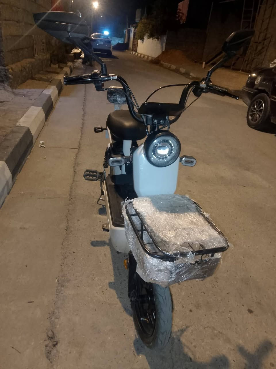 السلام عليكم
موطور شحن اللبيع
النوعينه الخوين احسن نوعية بسوك
كلشي شغال بي كهربائياته كله شغاله 
بطاريات جديده بعده جديد الموطور
السعر 300 بي مجال
***********
