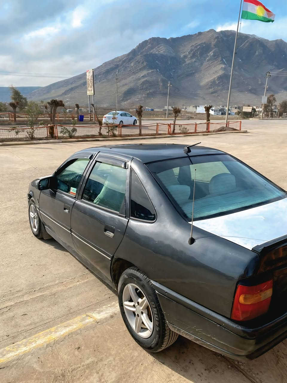 سەرەتا بەناوی خودایی گەورە
ئەم ئۆپڵە بۆ فرۆشتن
مۆدیل 1990 
مەکینە 18 
4 تایە و ویلی پاکی لەژێرە 
سەخفی هەڵگیراوە بۆ سڵاید کردن 
سڵایدە 
ئاڕمی ئاسایشی لەگەڵە 
ماڵی مەدەنی بەشەرت 
پێشی کامل سپۆڕت کراوە 
جوانکاری بۆ کراوە 
بێکێشەیە
پاتریی نوێیە 
نرخ 16$ محامەلە
شوێن ڕانیە 
ژمارە مووبایل ***********
