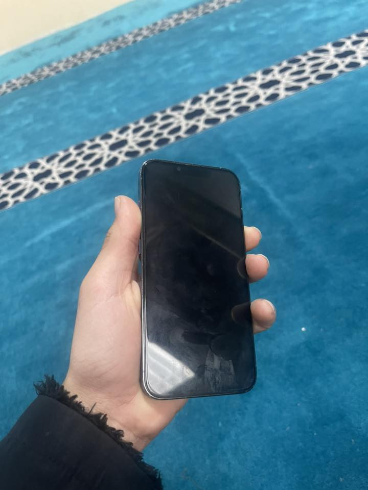 السلام عليكم 
ايفون ١٣ برو 
الذاكره ١٢٨ 
بطاريه ١٠٠ مبدله 
ألون بحري
شخطه مآبي 
مبدل شاشه اصليه وفيس إيدي شغال 
كامرات دمعه 
السعر ٤٠٠ وبي مجال قليل 
للاستفسار خاص او ***********
