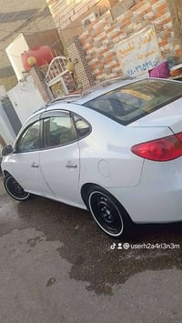 تحيه طيبه عندي الانتره 2009 سياره حاهزه من كلشي مكينه وكير حاويه ستوني...