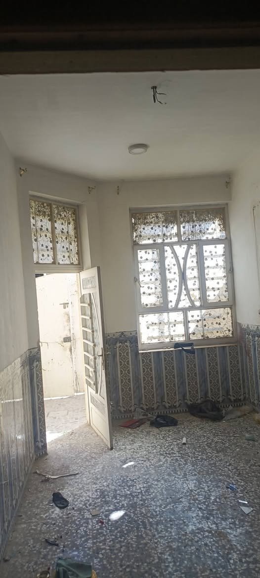 سلام عليكم دار للبيع في حي الزهراء طابو زراعي صرف سند 25شارع غسل بغداد مساحه 97م طابق واحد تتكون من استقبال ومطبخ وغرفه نوم وهول ومجمع صحيات وطارمه وبيتونه كبيره الدار كامل بناء 2020 للستفسار***********
