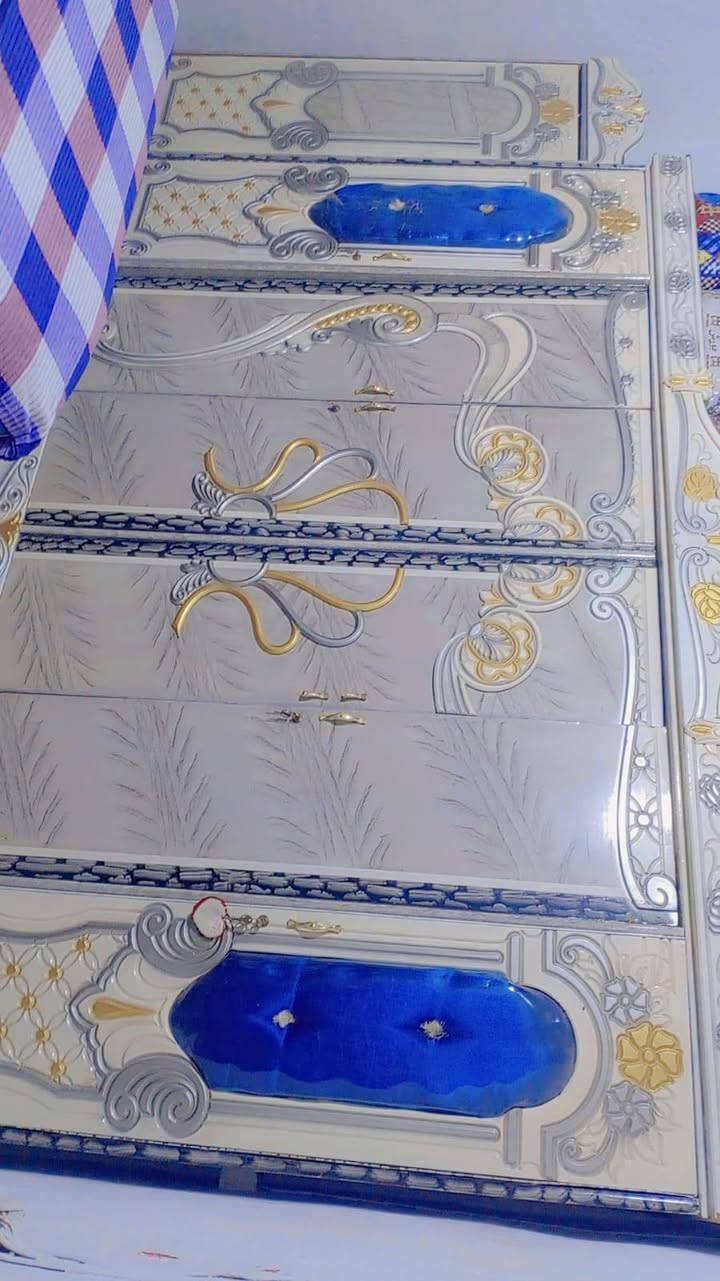 للبيع: غرفة نوم فخمة (نظافة 90%)
الغرفة: 6 أبواب ، دوشمة ملكية، ميز تواليت كامل.
الحالة: الغرفة كلش نظيفة، خشبها قوي وجاهزة للشد.
السعر: ٥٠٠ (وبيها مجال للشراي).
المكان:نعمانيه


**إذا كنت صاحب هذا الإعلان وتريد حذفه لأي سبب، رجاءا أرسل رسالة إلى الدعم الفني**