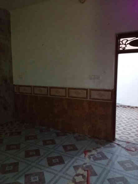 متوفر الان بيت #للايجار
موقعه #حي_الفرات_قرب_بيت_العادلي 
مقابل اسواق زهوره يحتوي على غرفه نوم وصاله ومطبخ واستقبال وصحيات داخليه وخارجيه وطارمه أرضيته صب البيت بناء حديث ومرتب ونضيف

#ايجاره_250_الف_مع_الماء_والكهرباء 
للاستفسار اكثر
#واتساب_اتصال_***********
أو مراجعه مكتب السند للعقار الكائن في الجزائر شارع المطاعم مقابل مدارس التفوق الاهليه
