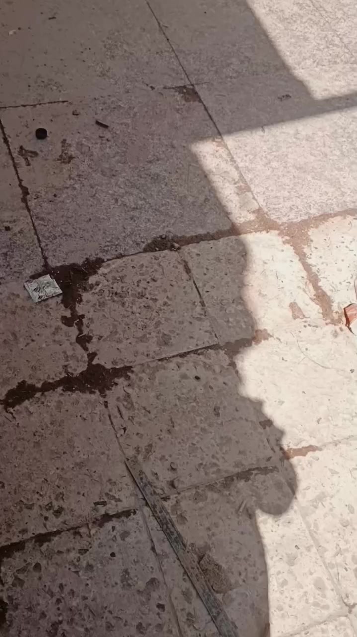 بيت لبيع حواسم وره شريكه هنديه قرب حي ام بنين***********
