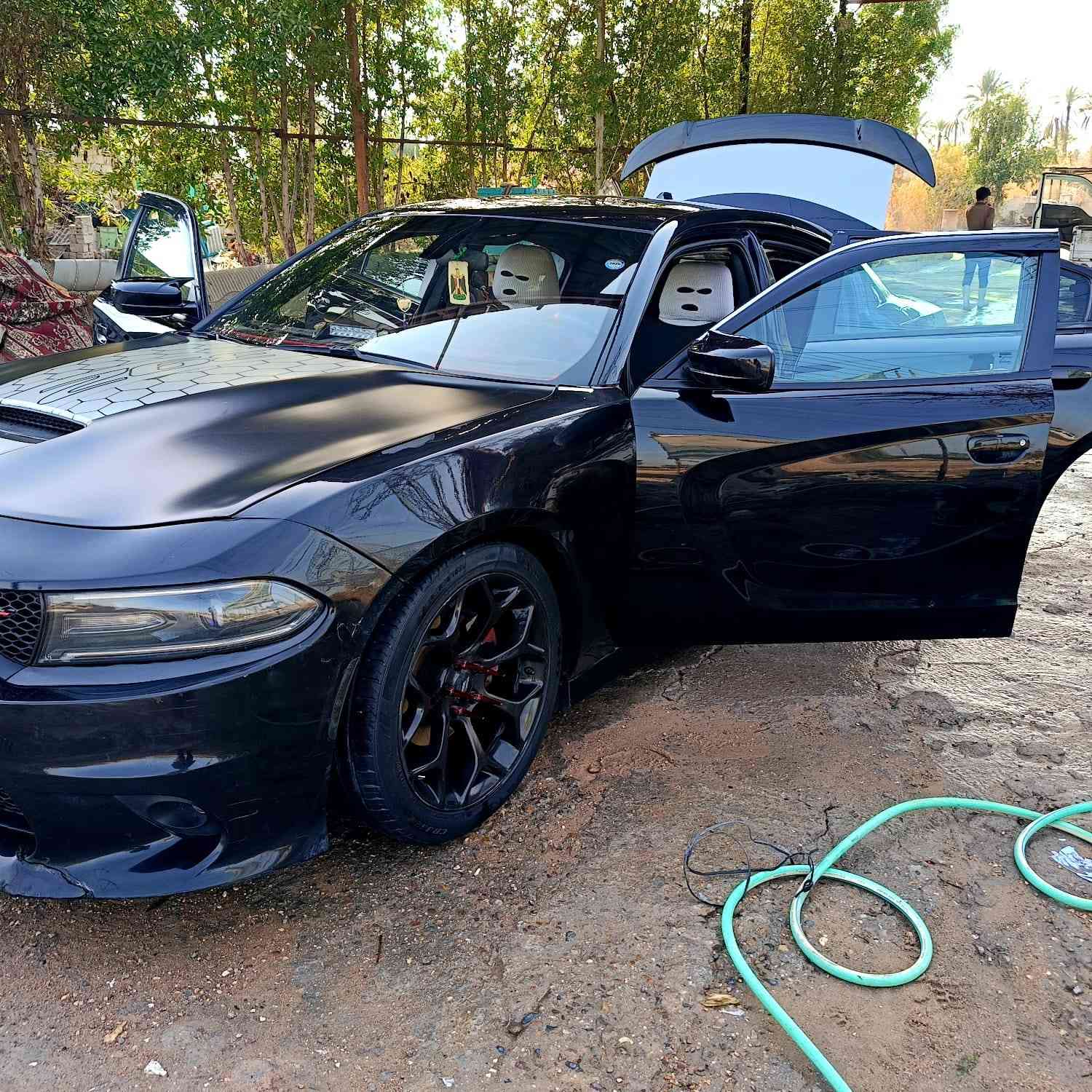 سلام عليكم جارجر مديل 22 اصل مكينه 3600 
رقم سليمانيه نكليزي سنويه 29 ماشيه 91 ألف km 
حادثه جاملاغات وبنيد محدث وبابين كلير بأمريكا 
سونار مرفق بالمنشور سياره جاهزه من كل النواحي مكان كربلاء سعر 192 وبيه مجال رقم ***********
