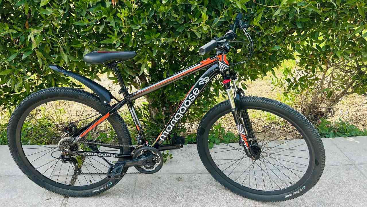 السلام عليكم 🤍
للبيع بايسكل جبلي حجم 29 فول المنيوم جديد كلش 
بريكات دسك شغال عكرب امامي 3 والخلفي 8 
سستم شيمانو امامي خلفي دبل شغال تحكم قفل وفتح
تايرات فيتنامي جوب جديد امامي خلفي بدون اي نقص 
للاستفسار / *********** متواجد واتساب فقط 
مكاني بغداد حي الجوادين متوفر توصيل بغداد, العراق
