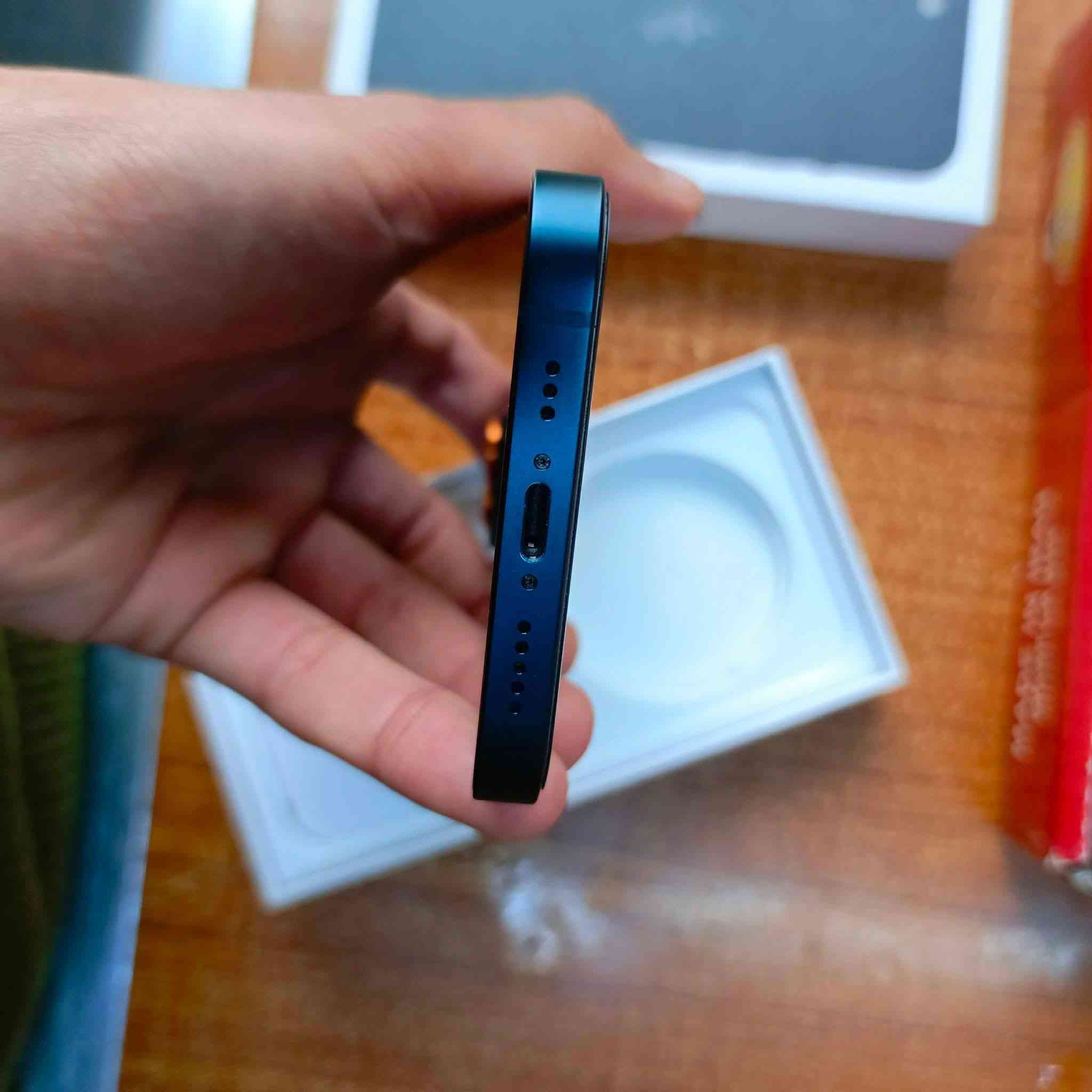 السلام عليكم
ايفون ١٣ للبيع 
ذاكره ١٢٨
نضافه عاليه جداً  اخو الجديد
بطاريه ١٠٠ مستبدل اصلي
ويا لاصق وكفر وكارتون 
السعر 170
باقي التفاصيل خاص


**إذا كنت صاحب هذا الإعلان وتريد حذفه لأي سبب، رجاءا أرسل رسالة إلى الدعم الفني**