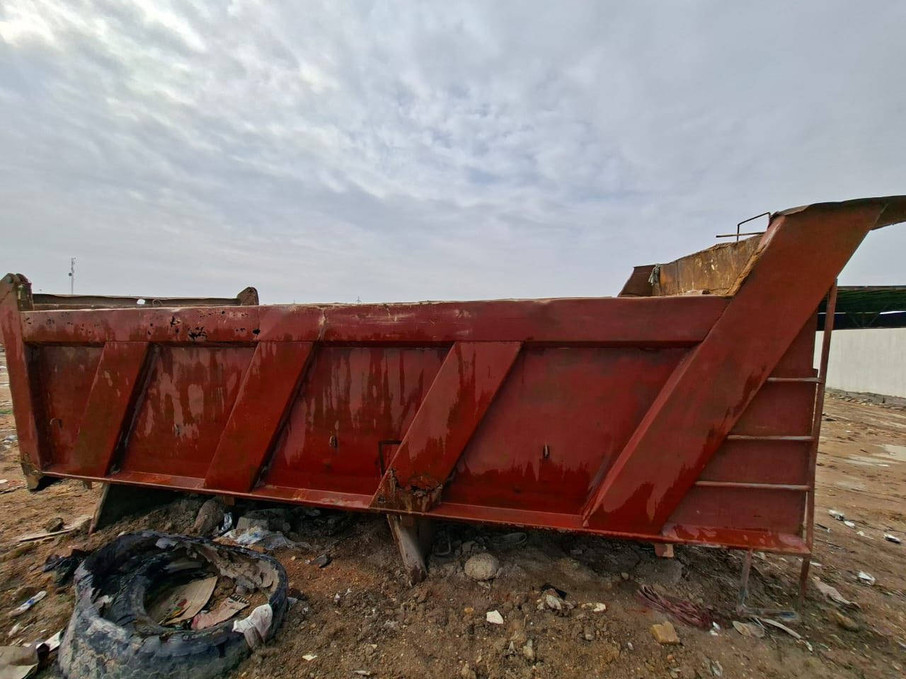 بدي للبيع نفس البصوره وياءه ونجه وتانكي هيدروليك ذرعته 16 متر ونص ***********
