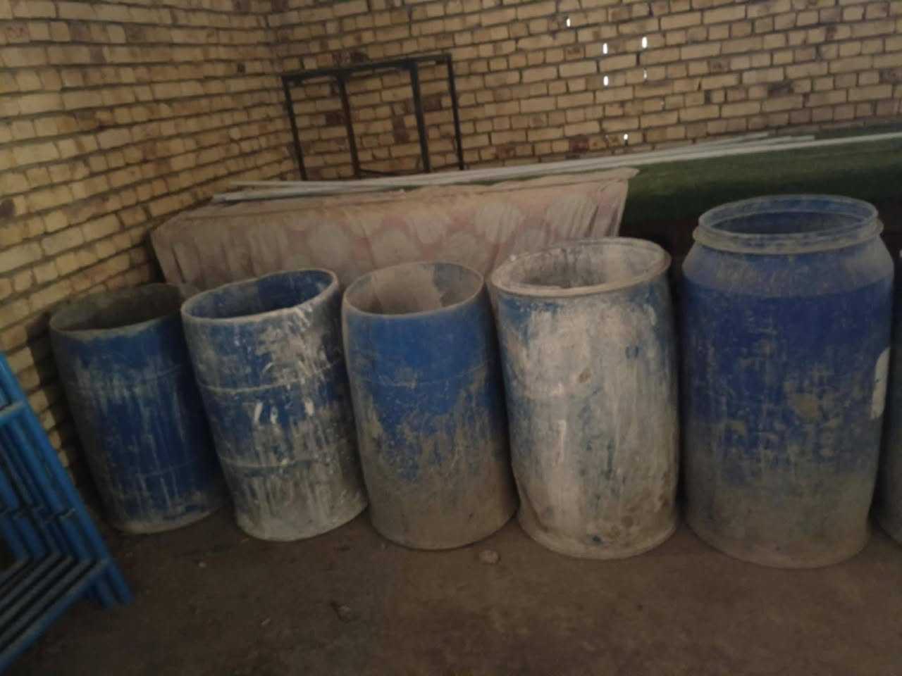 السلام عليكم التفاصيل داخل المقطع ملاحظة السكله شغاله وعليهه رجل ومعاميل وتجي وشوف شغلهه يله ابيعلك سبب البيع مافارغلهه ومكان قطعه تجاريه ومسكفهه وبيهه سويت وكمل المقطع للخير/ السكلة تباع كاملة مع المكان والايجار جدآ مناسب والشارع تجاري والشغل خير من الله وسبب البيع عدم التفرغة  / سكلة للبيع كاملة مع المكان تجاري مدخل انوار  الصدر  شارع عشرين مجاور معرض الدريساويي
قطعة محكومة مسكفة وسويت داخل السكلة 
الغراض /   20 دراب ابو ال٤ اخو الجديد
  4 عربانة _ 6 اقفاص _  همر كبير كسار عدد 2 + كوسرة كبير + همر صغير عدد 2 + جاكوج وقزمة وعفريت عدد2 _. مولدات عدد 4 مكاين جدد بلكارتون _ وبراميل ماء وبراميل سكلة 
للاستفسار / *********** 
***********
