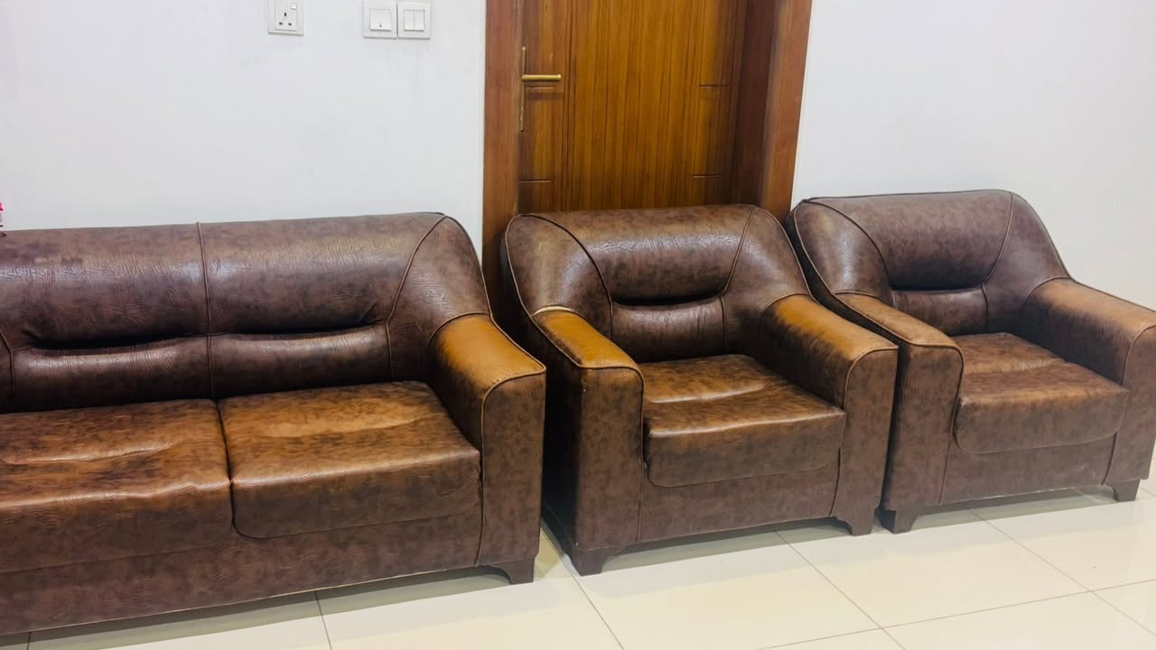 السلام عليكم 
اثاث عيادة للبيع بسعر مناسب للأستفسار التواصل على الواتساب 
***********
