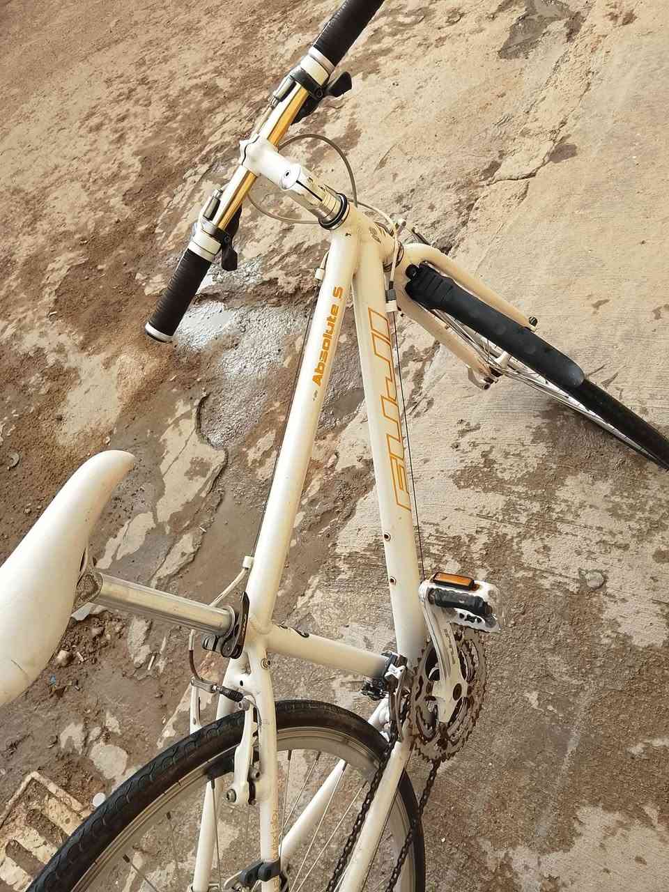 السلام عليك
بايسكل C700 للبيع  بايسكل نظيف كلش  قطعة كله البلادية الأصلية بايسكل ياباني الأصلي 
بايسكل كلة المنيوم و يكون كلش خفيف  
كير 8*3 من شركت شيمانو الأصلي 
التبريكات قطعة الأصلية و بريكة بالمكان 
السرج الأصلي و امختم من الشركة 
استيرن امزود من الشركة 
البايدرات مختمات من الشركة 
التايرات نضيفات كلش 
بطيخة حجم الجبيرة و يكون قوت دفع كلش قوية و تسارع كلش قوي لأن وزن خفيف و بطيخة جبيرة 
بايسكل سياقتة كلش حلوة ويمشيك مسافات بعيدة بدون تعب و يجي ويا لايت هدية  السعر 125 و بي مجال بسيط للاستفسار الاتصال على الرقم ***********
مكاني بغداد حي الجهاد

