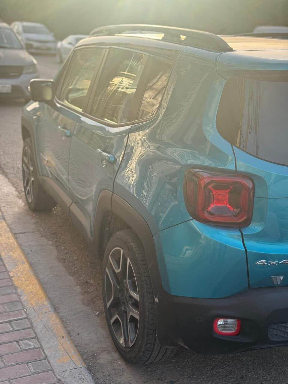 سلام عليكم جيب رينكد موديل 2020 محرك 2000 تيربو رقم دهوك تحويل او وكاله الحادث باب الصندوق مبدل نفس اللون السياره فول مواصفات بصمه تشغيل عن بعد بتحه جلد رادارات شاشه كبيره فور ويل لد امامي و باقي المواصفات 
السعر 125 ورقه مكاني كربلاء 
***********
*********** كربلاء, العراق
