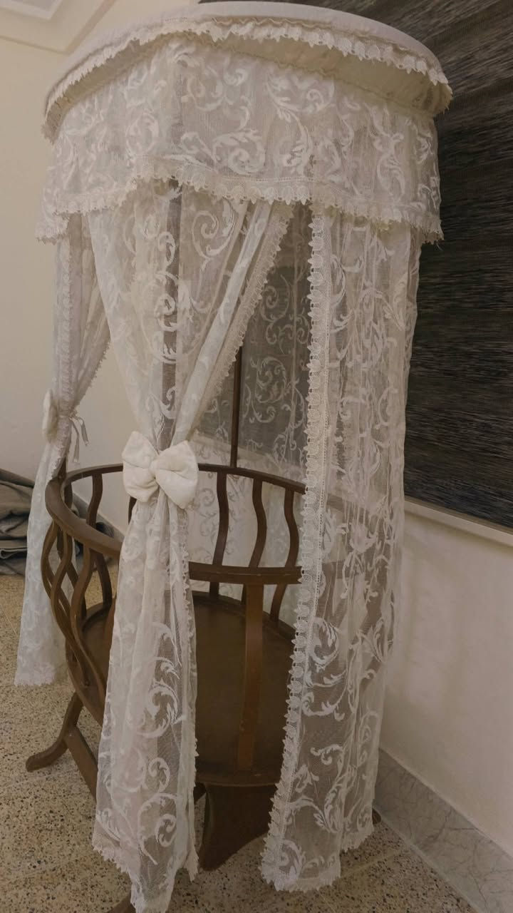 📌 إعلان بيع تخت أطفال
للبيع تخت أطفال هزاز بحالة جيدة 👶

المميزات:
• تخت هزاز مريح للطفل
• مناسب من حديث الولادة لحد عمر سنة ونص
• ويّاه كل الملحقات مثل ما ظاهر بالصورة (الناموسية والقماش)
• نظيف وجاهز للاستخدام

الحالة:
مستعمل استعمال خفيف، بيه خدوش بسيطة بسبب الاستخدام.

💰 السعر: 75,000 دينار قابل للتفاوض

📍 المكان: الموصل حي التحرير 

للاستفسار أو الحجز راسلوني خاص.


**إذا كنت صاحب هذا الإعلان وتريد حذفه لأي سبب، رجاءا أرسل رسالة إلى الدعم الفني**