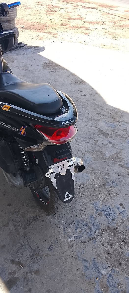 سلام عليكم دراجه PCXجيل اول مكينه 150ccمكينه كفاله خير من الله جيب فيتر وفحص حساس زدحام شغال مكاني جسر ديالى القديم علئ السده قرب العريفيه رقم الهاتف***********السعر مليون وميه وبيه مجال حك الجيه
