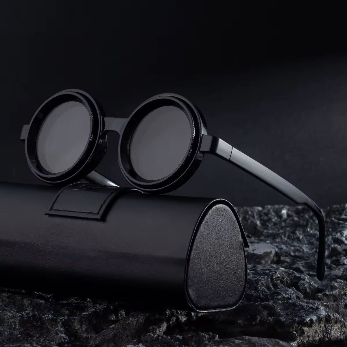 🔸 عدسات أصلية Polarized بتقنية 1.1، مو تقليد مثل المتوفر بالسوق

🔸 فلتر ND حقيقي قابل للتعديل بـ 9 درجات (مو ديكور)

🔸 تصميم متين وثابت ومريح حتى باللبس الطويل

نظارة شمسية دوارة وقابلة للتعديل

عدسات بولارايزد - حماية كاملة من أشعة الشمس.

٢• إطار معدني قوي - مقاوم للكسر ويدوم سنين.

100 قابلة للدوران والتعديل - تعدل الغمج على راحتك.

نصميم عصري - يناسب كل أشكال الوجه.

جودة عالية - خامات أصلية ومتينة.

السعر 50 الف والتوصيل مجاني 🤯🤩😍

مراسلة الصفحة او الاتصال على الواتساب 

***********
