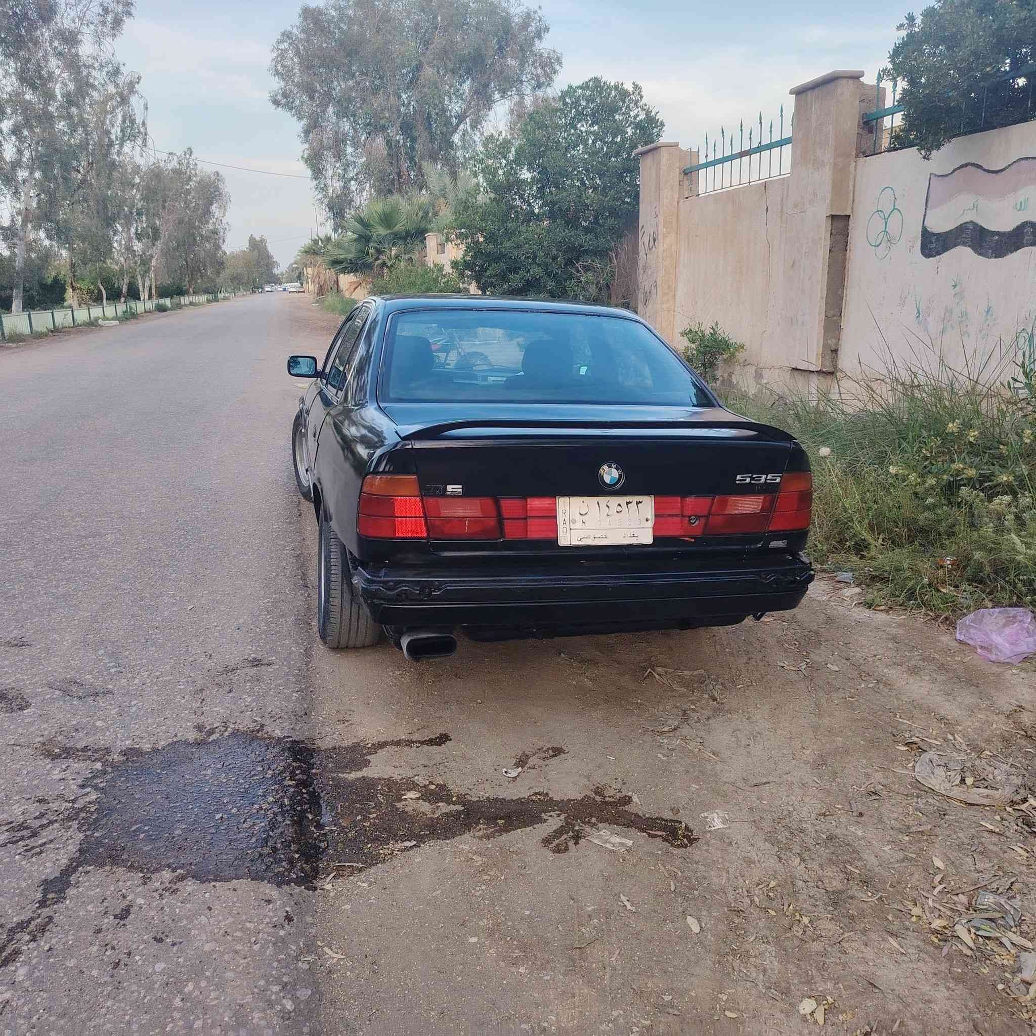 إعلان بيع سيارة BMW (كلاسيك)
نوع السيارة: بي ام دبليو (BMW)

الموديل: 1991 (البدي القديم - حجم 535)

فتحة سقف (مفتوح): 

​🛠️ المواصفات الفنية والكهربائية:

​المحرك والكير: بحالة ممتازة جداً (خير من الله).

​الكهربائيات: شغال بالكامل وبدون مشاكل.

​التبريد: شغال، لكن يحتاج صيانة بسيطة في جهة الصدر (الدفع ضعيف بسبب الفان أو البوابات على الأغلب).

​📄 الأوراق والوضعية القانونية:

​الرقم: بغداد - مشروع وطني.

​السنوية: مجددة ونافذة لغاية عام 2029.

​💰 السعر والموقع:

​السعر المطلوب: 38 ورقة ($3,800) وفيها مجال للشاري الطيب.

​المكان: بابل - ناحية النيل.

​📞 للاستفسار والتواصل:

​للاتصال أو التواصل عبر الواتساب (آسيا سيل):

***********

