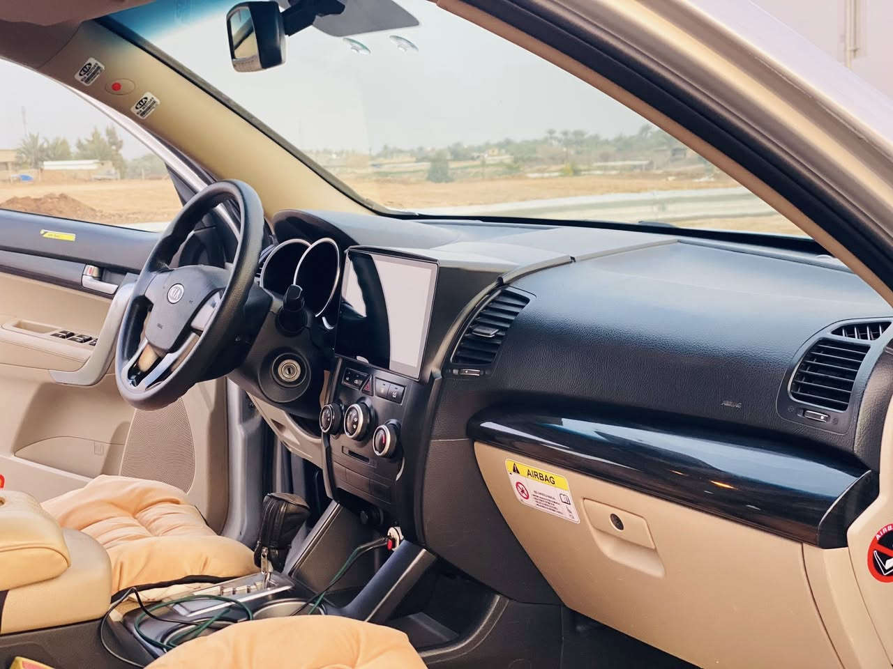 السلام عليكم للبيع سورنتو 2010 خليجي رقم أنبار دولي باسمي هزه جديدة تحويل مباشر محرك 3500 سته سلندر 7 راكب تبريد 3 قطع دفع رباعي سيارة جاهزه وجديده مال جناي ماشيه 172 الف كيلو حقيقي  باقي التفاصيل اتصال مكان السيارة سامراء ناحية المعتصم 
الــــــــــسعــر الاتصال على   رقم الهاتف ***********
