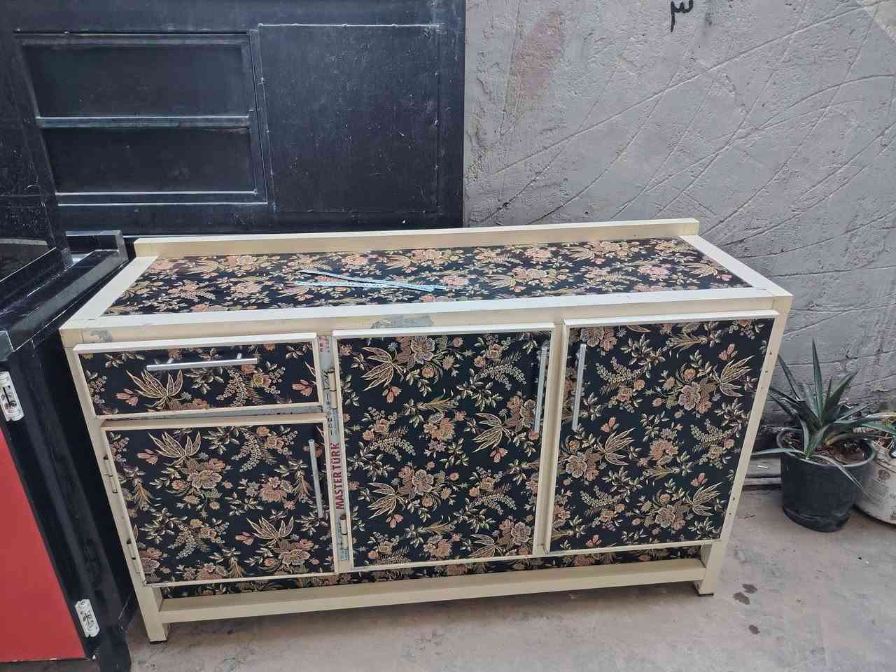 للبيع كاونتر حطاطه سعر ١٠٠ وبي مجال ***********
