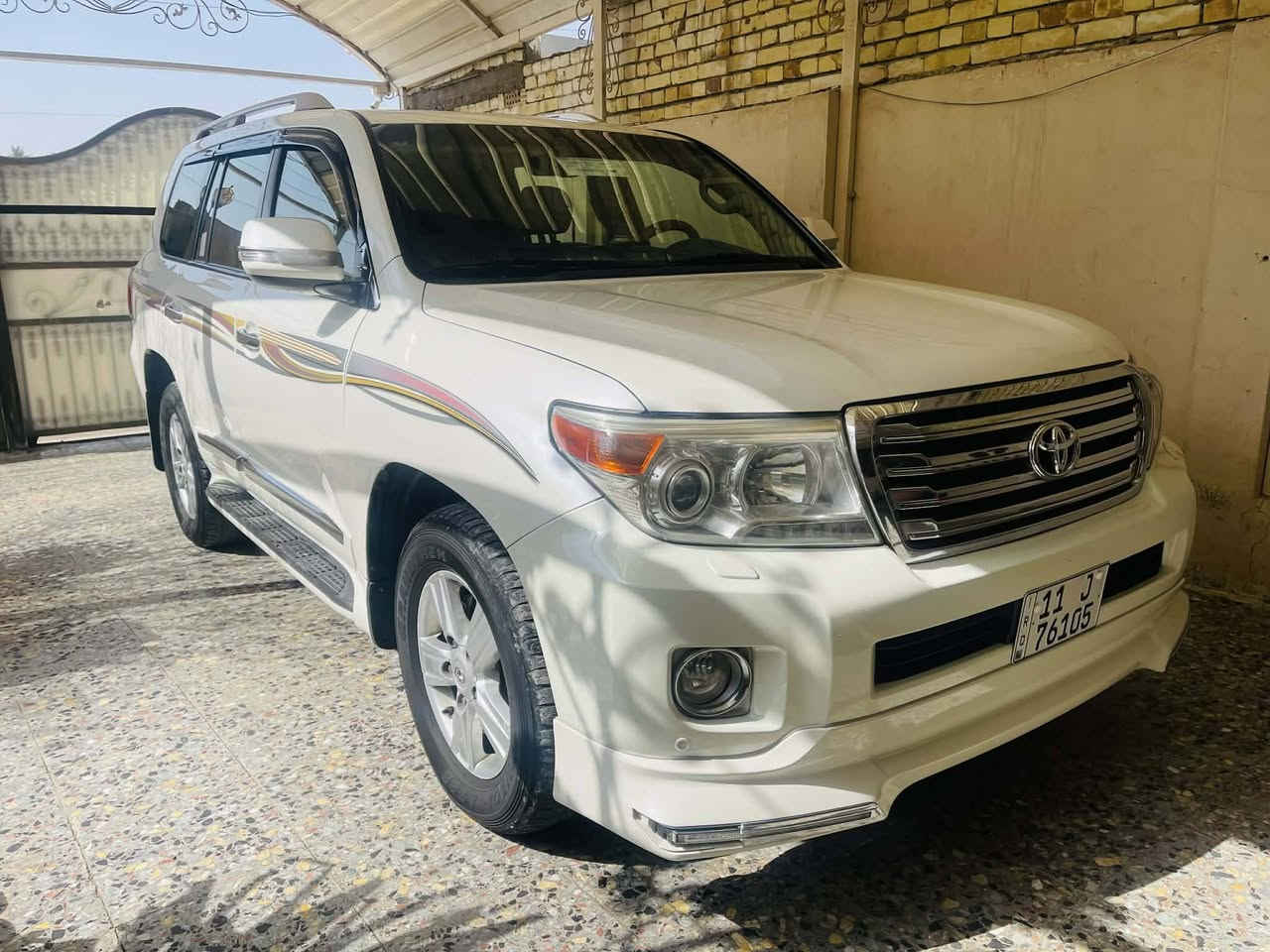 السلام عليكم مكلف بالنشر لاندكروز موديل 2013 
بيع او مراوس حسب القناعه مكينه كير حداديه 
صدر تخم تاير تبريد ثلج المواصفات فول 1/1
رقم بغداد بأسمي للاستفسار ***********
