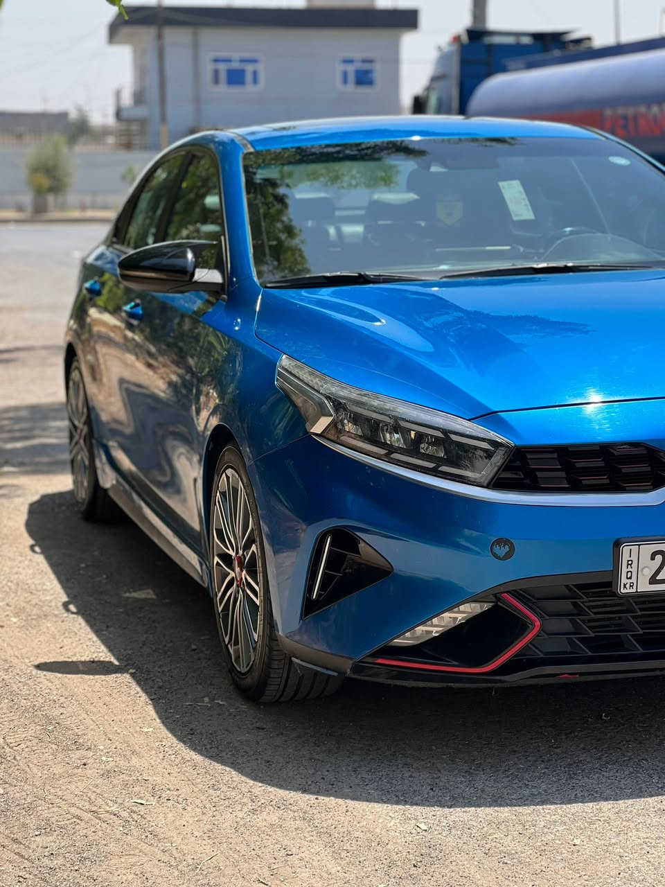السلام عليكم

KIA FORTE GT 2023

رقم الشاصي  : 3KPF44AC8PE628050

موديل 2023

محرك 1.6 تيربو  TURBO

مواصفاتها فول 1/1 

حساسات 

كاميرا  خلفيه 
 
فتحة سقف 

كشنات جلد تبريد تدفئة 

اشارات بالمرايه 

تبريد قطعتين 

شحن موبايل 

هواي مواصفات …. 

حادثها جاملغ امامي سائق صبغ فقط 
تعديل بارد حافة باب و بوند . 

عنوان  السيارة : اربيل - ERBIL 

***********
 *********** واتساب 

السعر 154 $ وبي مجال
