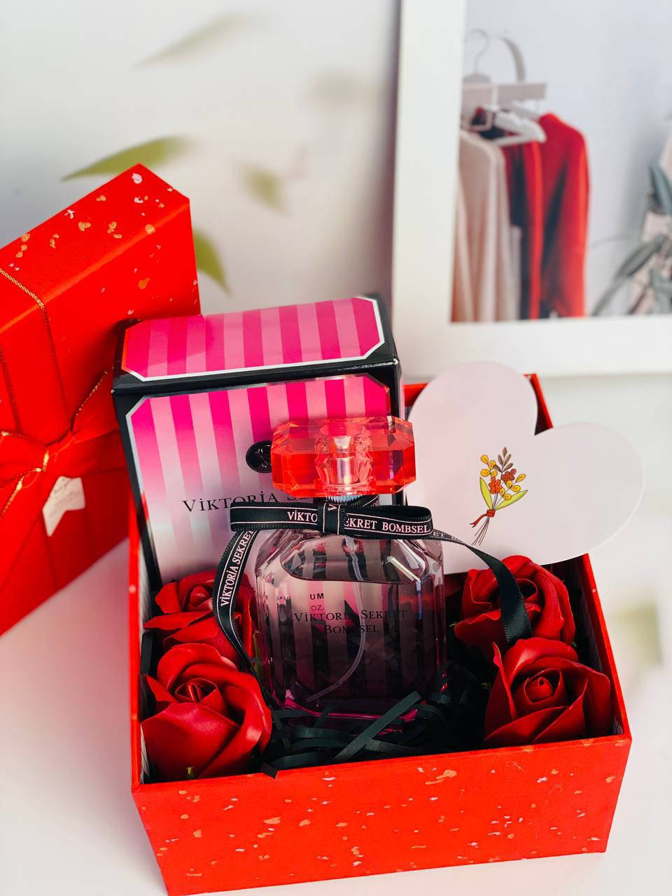✨ بوكس هدية فاخر ✨
عطر فيكتوريا سيكرت بومب شيل ويـاه كارت أنيق داخل بوكس هدية مميز 🎁💌
اختيار مثالي للهدايا ولمسة دلال راقية 🌹💖
ريحة أنثوية جذابة تخلي حضورج ما يُنسى 😍✨

سعر البوكس ١٥الف


**إذا كنت صاحب هذا الإعلان وتريد حذفه لأي سبب، رجاءا أرسل رسالة إلى الدعم الفني**