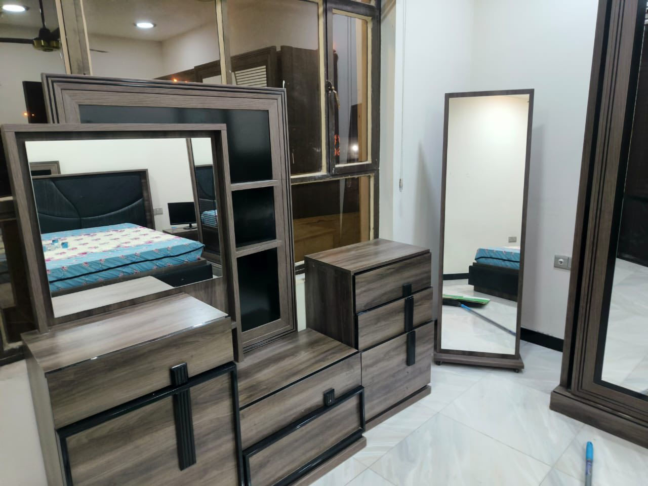 غرفه نوم تركيه مكان حي الجهاد
السعر ٥٠٠ قفل الرقم ***********
