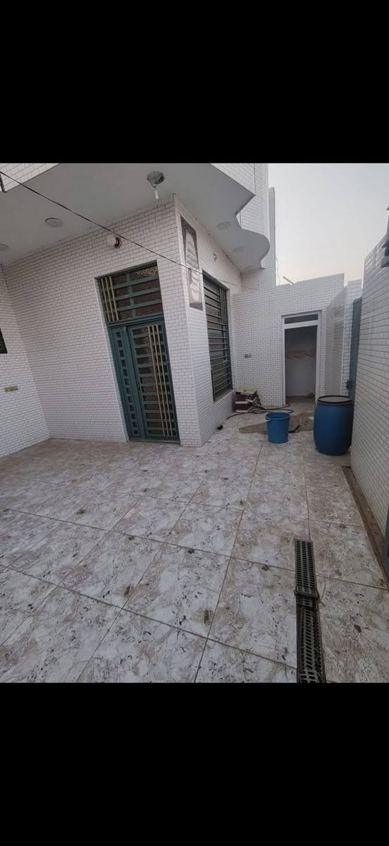 سلام عليكم اخوان بيت رقم المساحه 180 ركن على شارع 20عشرين بيت معاملته كامله الاستفسار ؟***********
