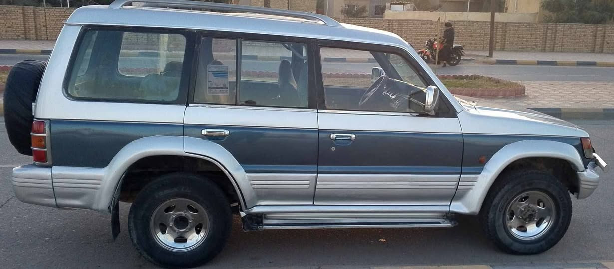 تحية طيبة 

باجيرو مسبوشي

موديل 93 

رقم بغداد دولي 

بسمي تحويل مباشر 

كير محرك كفالة 

محرك بطه اثنين ونص

مصبوغة عام اثر جراد 

دواخل نظيفة كهربايات 

جام كهرباي يصد ينزل 

عندي خسفة بلباب مال جهت الصدر 

بيع امراوس حسب القناعة 

السعر المطلوب /٤٥\وبيها مجال بسيط 

مكان السيارة بلكوت مركز مدينة 

*********** /***********
