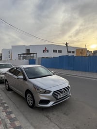 اكسنت 2019 حادثها فقط قبق جنطة نضيفة جداً مكينة 1600 gdi للتواصل 07805...