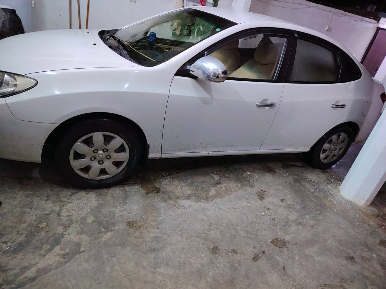 عدنا هاي السيارة ٢٠١٠ رقم سليمانية سنوية ٢٩
بيها نصف باب مصبوغ وبيها رصعات وتكحيل بسسطات. 
مكينة فقط قبغ كازكيت والباقي شرط كير صدر شرط.
سيارة امدارية، غرفتها حيل نظيفة. ماشية ١٨٠.
اشكد اتوصل انريد انبيعها.


**إذا كنت صاحب هذا الإعلان وتريد حذفه لأي سبب، رجاءا أرسل رسالة إلى الدعم الفني**