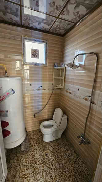 بيت للبيع السماح الاولى قرب مدرسة مكة 
المساحة ١٠٠ متر / طابق ونص
سند ملك صرف طابو الزهور شرط التحويل
البيت نظيف جداً
الموقع:(المربع الذهبي)
ط1 غرفة + هول + استقبال+ مطبخ+ صحيات
ط2  غرفة + هول + صحيات 
بسعر مناسب
اكتب تم يصلك السعر مباشرةً
***********
***********
