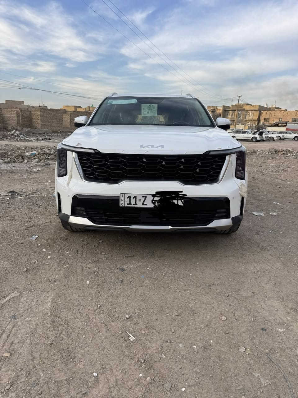 السلام عليكم  
سورنتو 24  جديده خليجي  كفاله  بيها بارده صغيره بالباب 
فول عدا البنوراما  والدفع الرباعي 
داتاتششو    ويل 20   كشن كهرباء كير ماوس   6  سلندر  
تبريد 3 قطع  مرايه شفط وبصمه  تشغيل  وجنطه ذكيه  وبصمه بعد  وتنزبل وتصغيد جام ابواب   
شاشه  وكامره   ووايرلس  شحن  .....الخ
سياره بغداد  دولي باسمي  تحويل  شرط 
مكاني شطره حي المعلمين
السعر 295$ بيها شي بسيط  
***********  واتساب  
***********
تحياتي لكم
