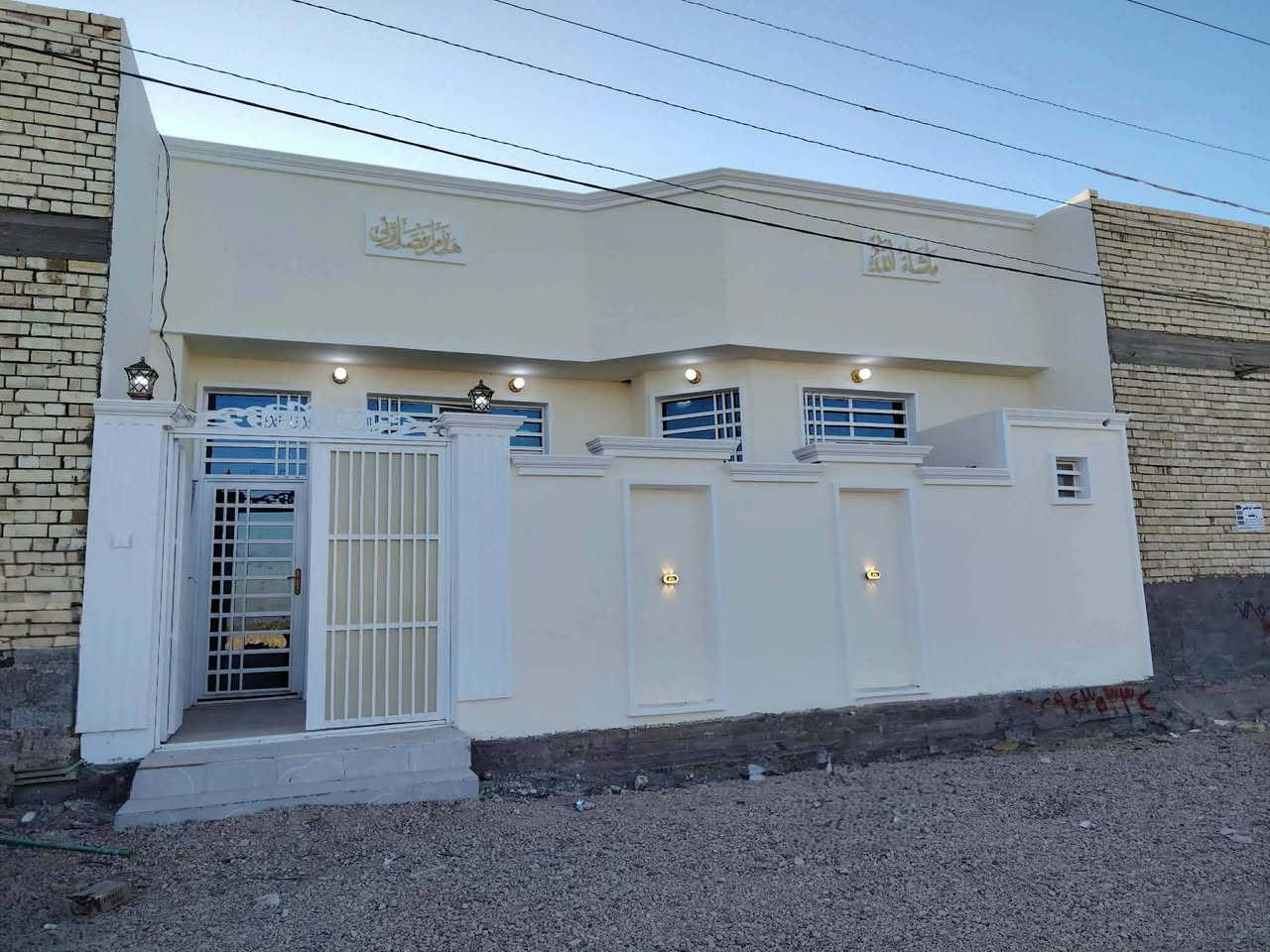 #دار_للبيع_نضام_اقصاد🏡
150 متر مربعه طابو زراعي سند ٢٥ أقرار
بسعر 63 💵 مليون 

#مقدمه_25_مليون_قفل 
#كل_شهر_500_ألف  

غرفتين 2/صاله/مطبخ معزول/صحيات 2/استقبال مفتوح لل صاله / كراج/مكشوفه 2 

ماء/كهرباء/سوق/مدارس/تبليط #عرض_12

الموقع 🏡 نجف/ شارع الصب عمود 314 مقابل ملحق قريه الغدير
للتواصل 📲

***********
