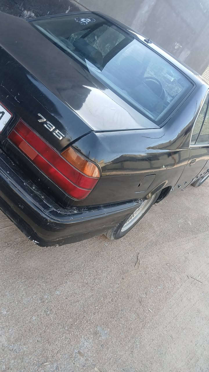 موديل ١٩٩١ سيارة جاهزة نقصها بس التبريد يرادله واشرات رايدها ٤٣ وبيها مجال بسيط *********** مكان السياره بابل الإسكندرية
